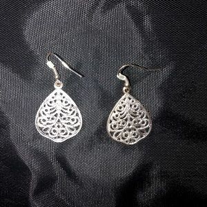 dangle earrings